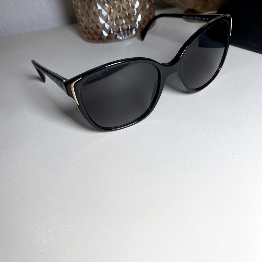 PRADA sunglasses w/case in style: SPR01OS